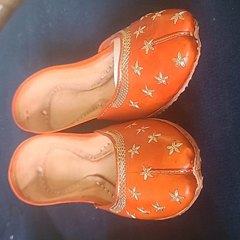 Shoes - Picture 4 of 7